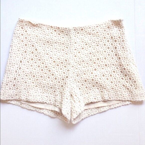 Banana Republic Cream Crochet Shorts Sz 8 - Picture 3 of 8